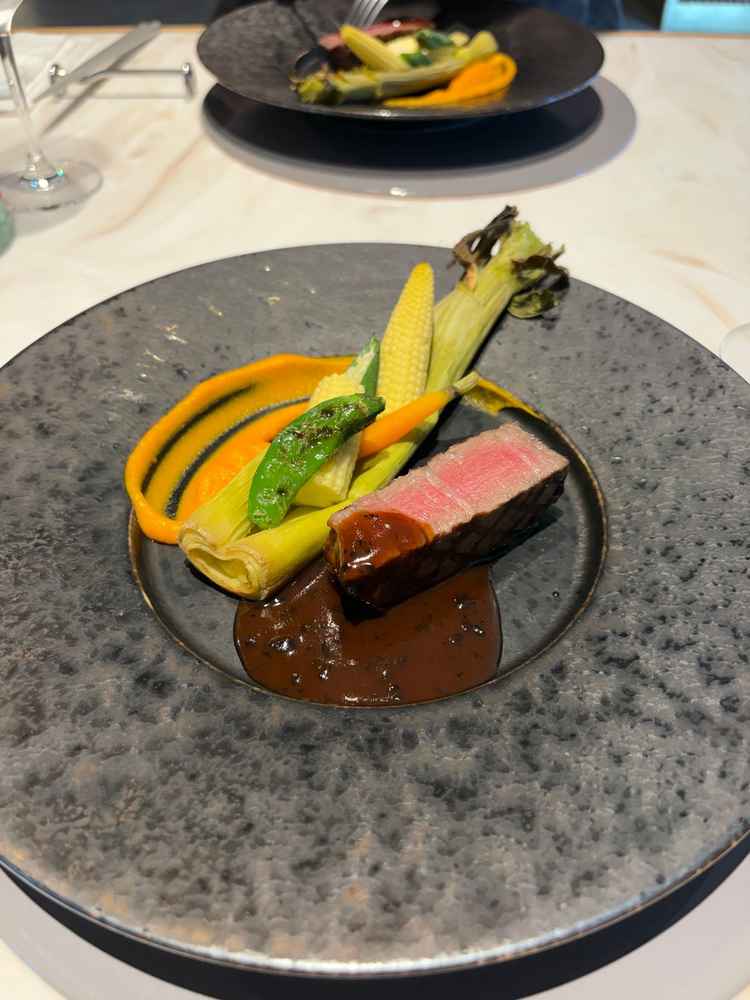 試食会のメイン料理です。季節に合わせた食材や盛り付けが印象的で、味もとても美味しかったです、