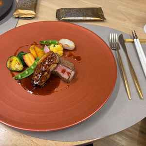 お肉は柔らかくて食べやすいです。