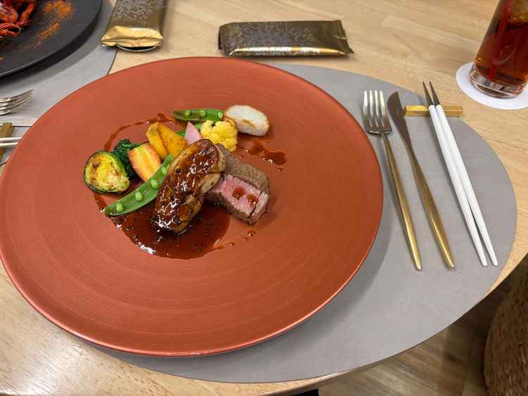 お肉は柔らかくて食べやすいです。