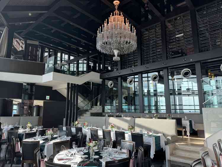 フィッシュバンク東京(披露宴会場)を入り口から撮った写真