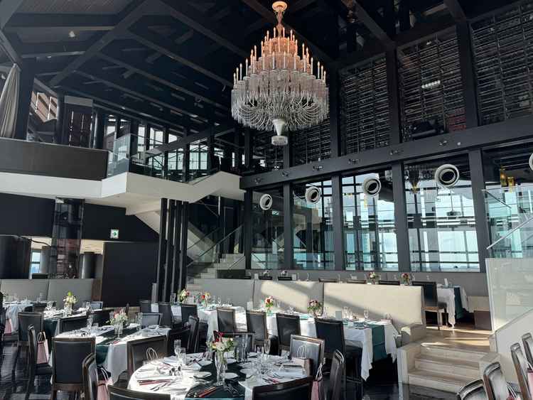 フィッシュバンク東京(披露宴会場)を入り口から撮った写真