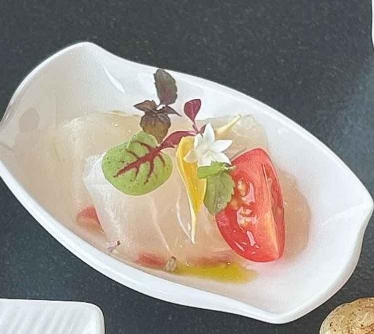 タイをつかった昆布〆。地元がタイで有名なので当日地元の食材を使えるイメージができた