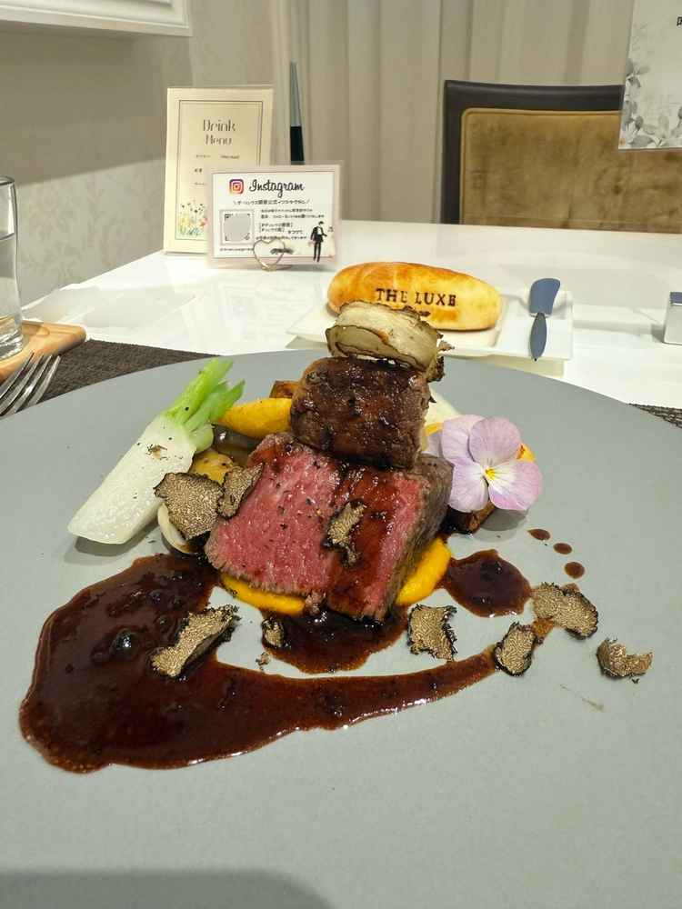 国産牛フィレ肉とフォアグラのポワレをいただきました。火の入れ加減が最高で、成約の決め手となりました。