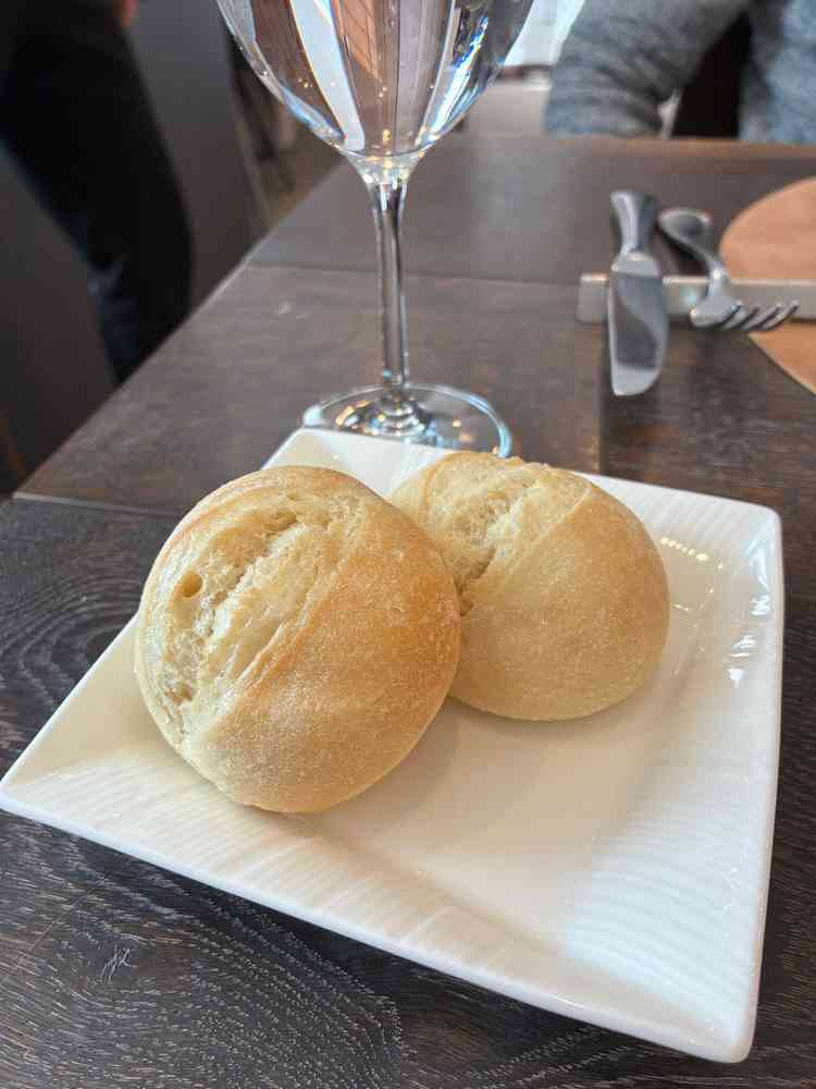 パン。バター無しなのが残念