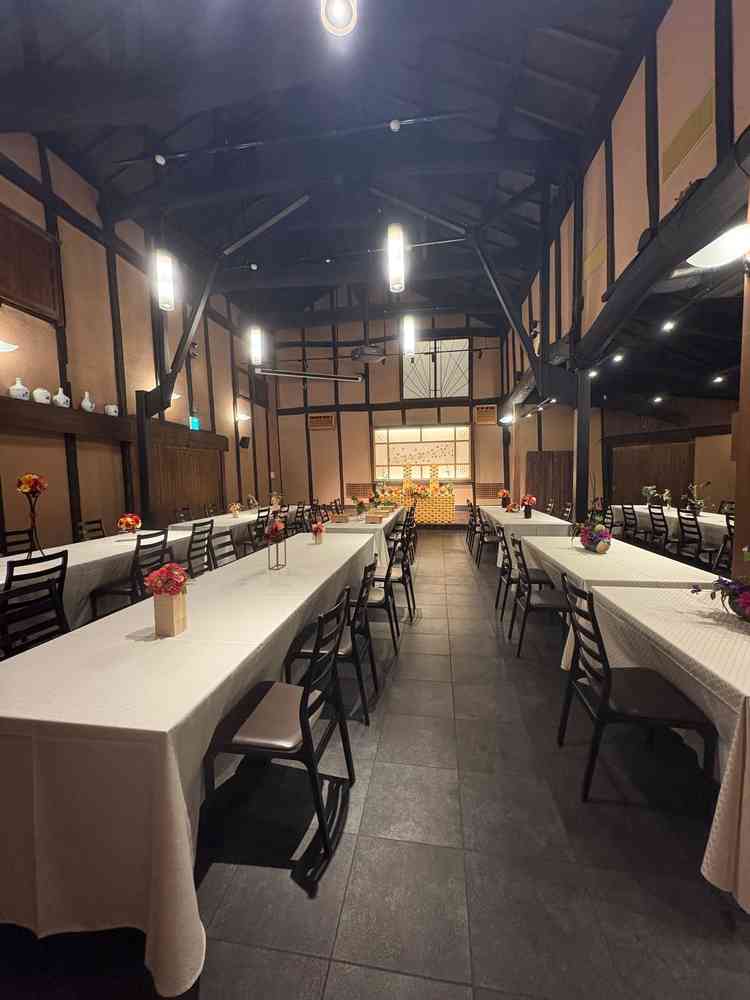 100名程度まで収集可能な大披露宴会場。元々は精米所だったそうです。