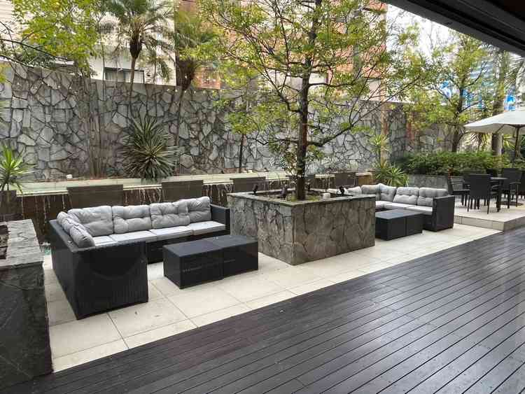 宴会場の外側にテラスかあり風景を眺めながらブッフェができる場所にも使える所でした。