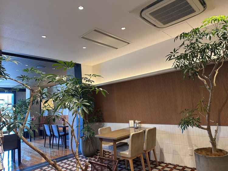 打ち合わせの部屋。カフェみたいな雰囲気で落ち着く。