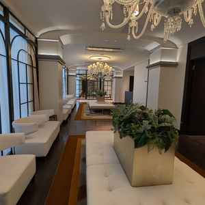 クロークや、ゲストがヘアメイクを行えるエリアです。