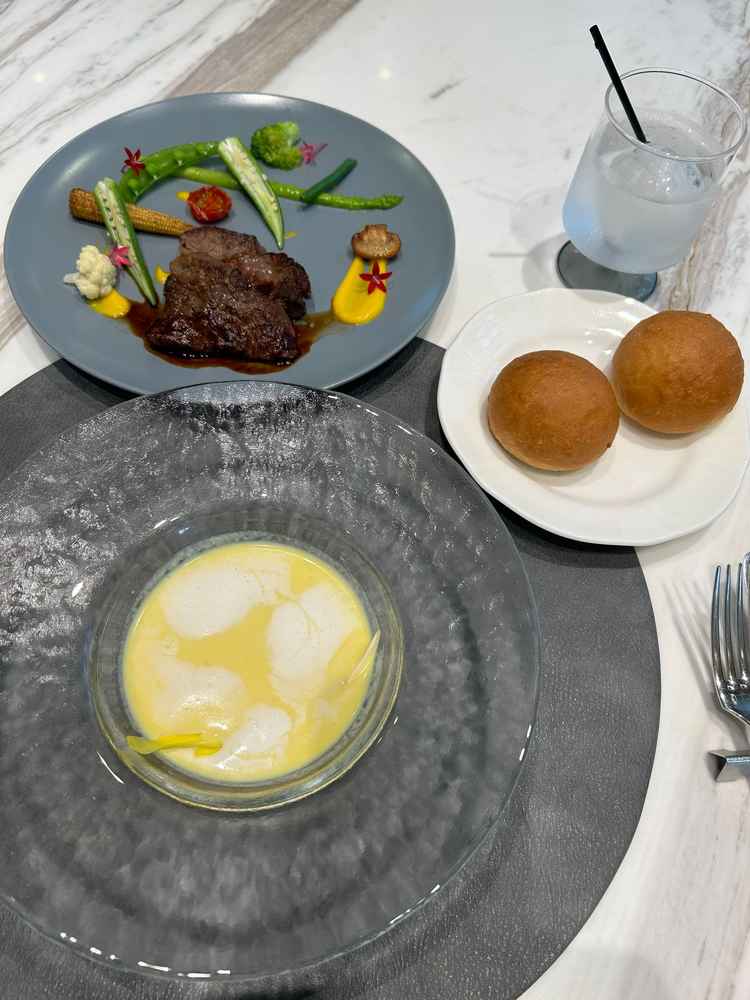 試食の際の写真です。料理もとても美味しかったです！！