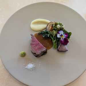 お肉プレートは柔らかく、とても美味しい。子供や高齢の方でも食べやすいです。