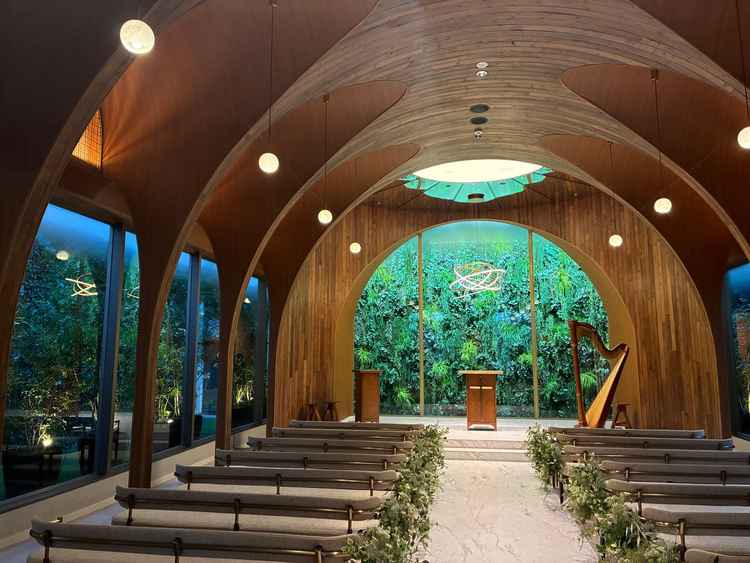 リニューアルしたばかりのチャペル。写真で見るよりずっと素敵でした！