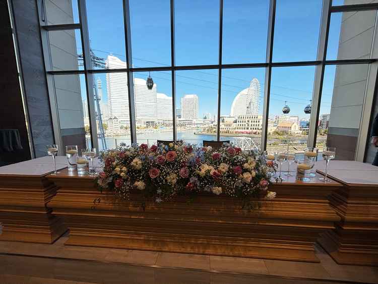 高砂のバックにはみなとみらいの景色が一望できます。