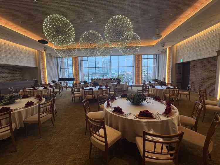 披露宴場　THE BARN