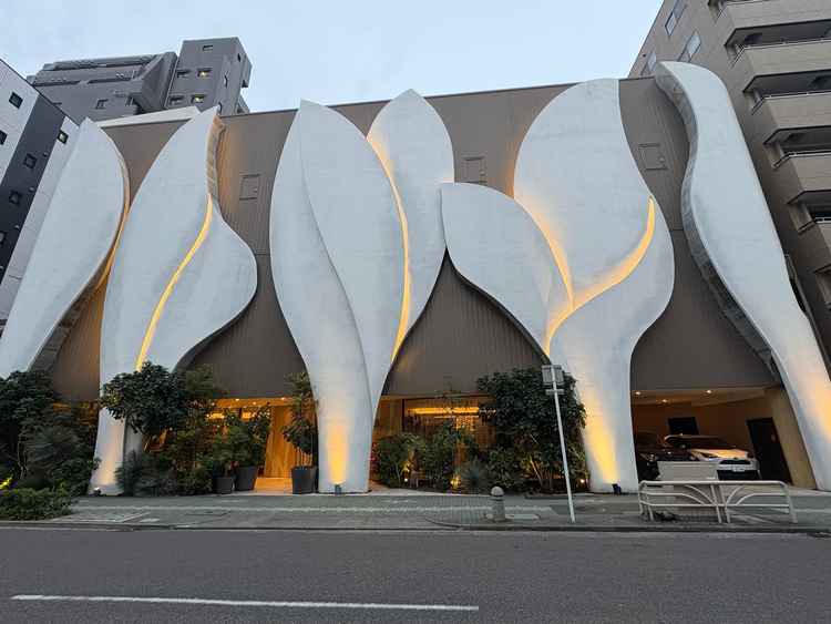 目を引くおしゃれな外観