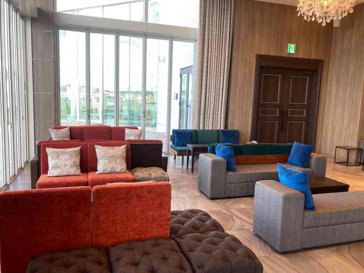 少人数のための披露宴会場には、ソファーもあり、小さな子供がいてもくつろぐことができる。