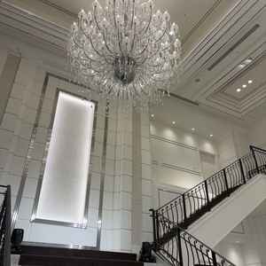 披露宴会場のニューヨーククリスタル。階段の上から入場できる。