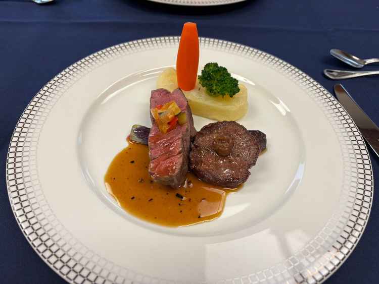 ご試食のメインである牛フィレと牛タンです。どちらもとても柔らかくて絶品でした。