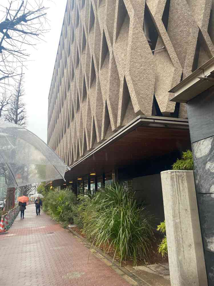 石造りが特徴的な外観