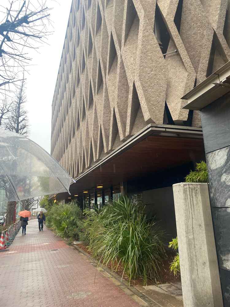 石造りが特徴的な外観