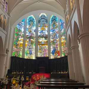 チャペルのステンドグラスの写真です。