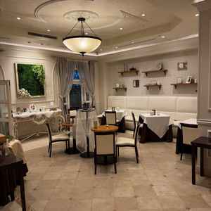 ロビーの写真です。可愛いウェルカムスペースが作れそうです。