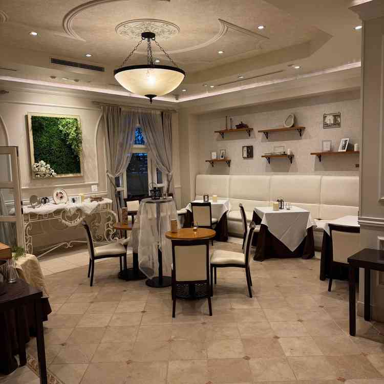 ロビーの写真です。可愛いウェルカムスペースが作れそうです。