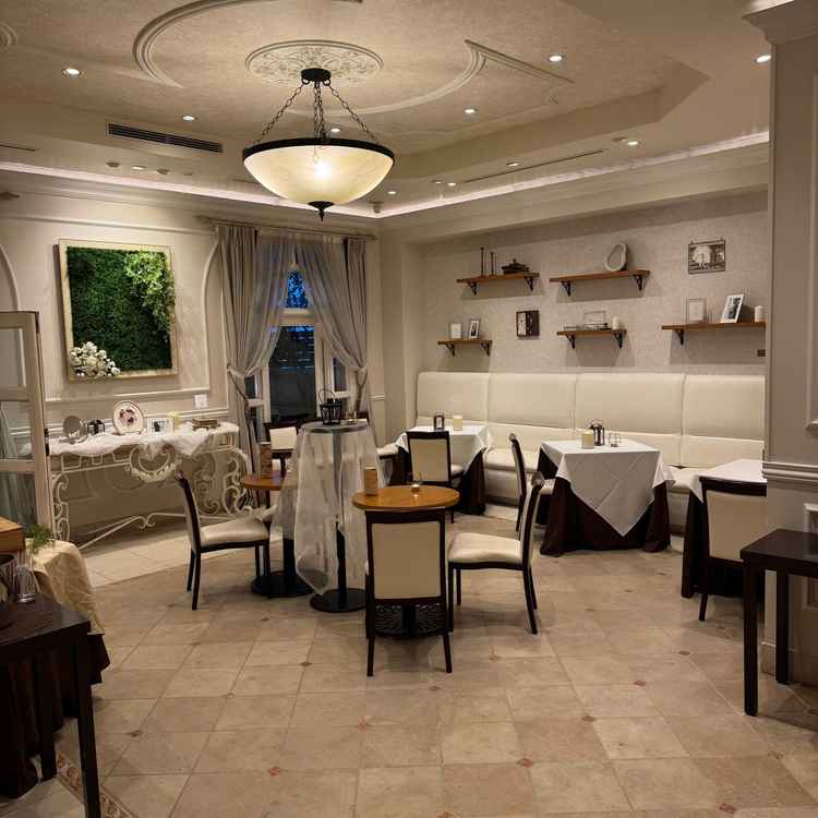 ロビーの写真です。可愛いウェルカムスペースが作れそうです。