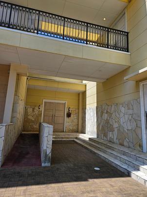 白を貴重とした綺麗な建物だった。