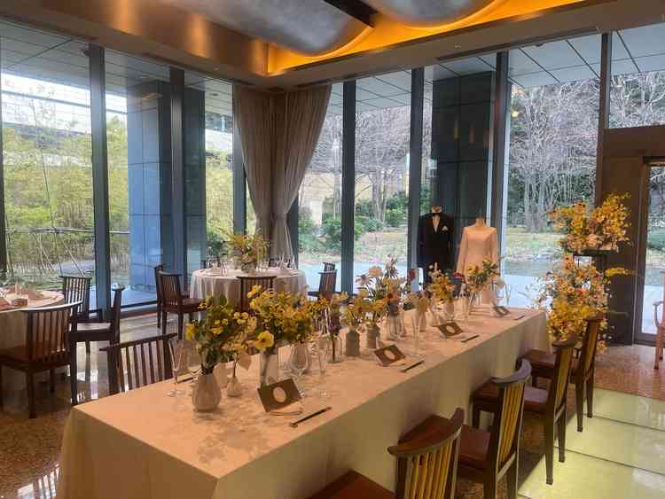 メイン会場の様子。天井が高く開放的な雰囲気を感じられました。