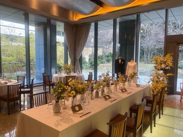 メイン会場の様子。天井が高く開放的な雰囲気を感じられました。