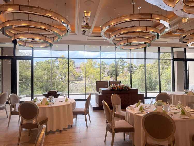 披露宴会場です。奈良の景色が一望できます。