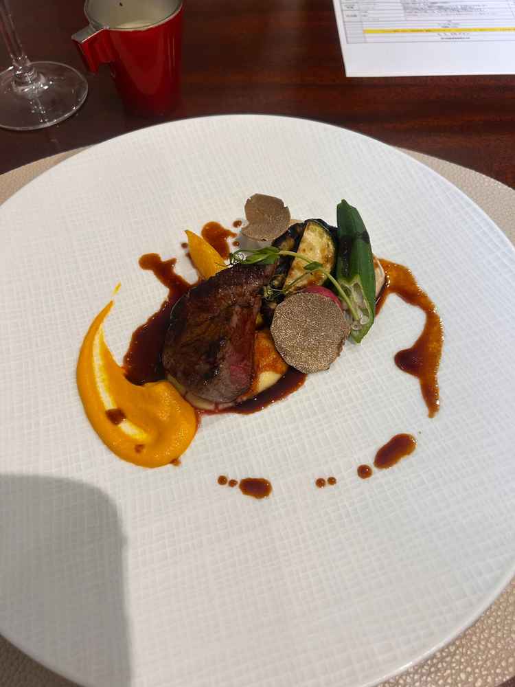 トリュフを惜しげもなく使った豪華なお料理を試食できました！好みの食材を使ってお料理を提案もできるそう