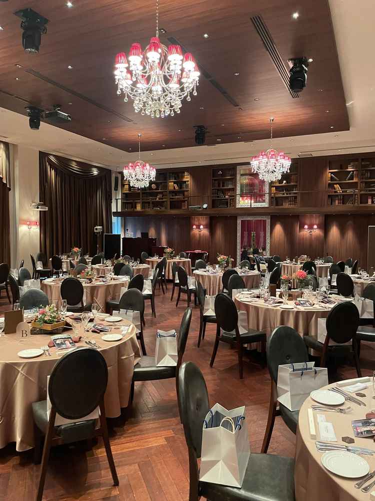 ハリーポッターや美女と野獣を想像させるような披露宴会場