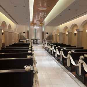 こちらが2つあるチャペルのうちのひとつです。シンプルでザ・結婚式という感じでした。