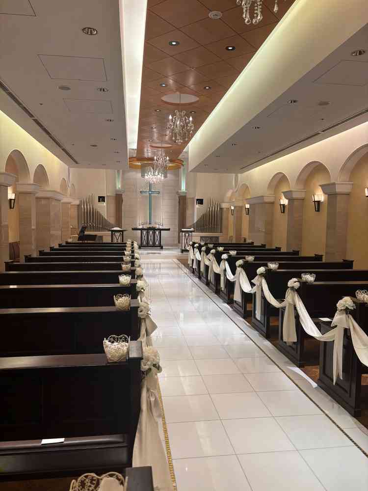 こちらが2つあるチャペルのうちのひとつです。シンプルでザ・結婚式という感じでした。