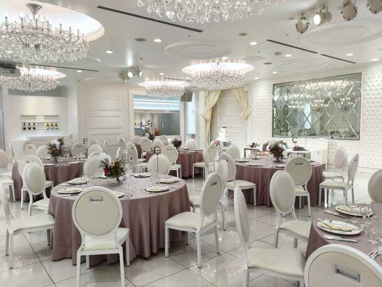 【セレナーデ】35人での規模感での披露宴を想定しています。こちらの会場が広すぎず狭すぎずいい感じです