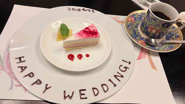 食後のデザートまでしっかり。見積りを食事中に作成頂き終了した頃に説明に来て頂けたのでありがたかった