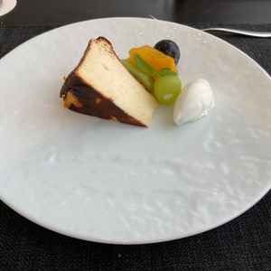 デザートの写真。チーズケーキの味が深く、美味しかったです。
