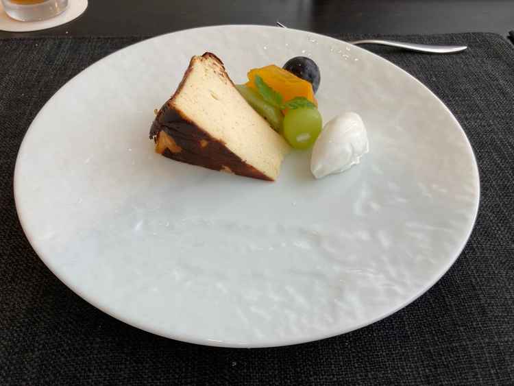 デザートの写真。チーズケーキの味が深く、美味しかったです。