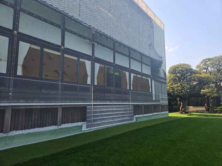 エミールの間は修復工事中とのこと。動画と写真での説明を受けました。