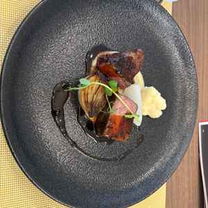 料理も美味しかったです。特に肉料理は柔らかく、ソースともあっていました。