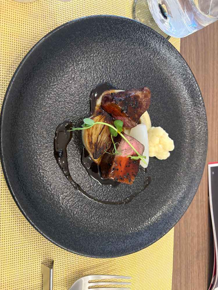 料理も美味しかったです。特に肉料理は柔らかく、ソースともあっていました。