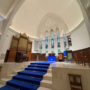 普段なかなか味わうことのできない高級感があり、特別な空間で挙式ができる点にとても魅力を感じました。