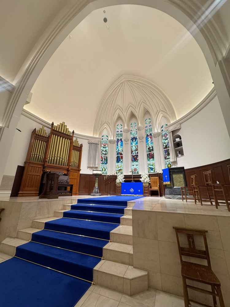 普段なかなか味わうことのできない高級感があり、特別な空間で挙式ができる点にとても魅力を感じました。