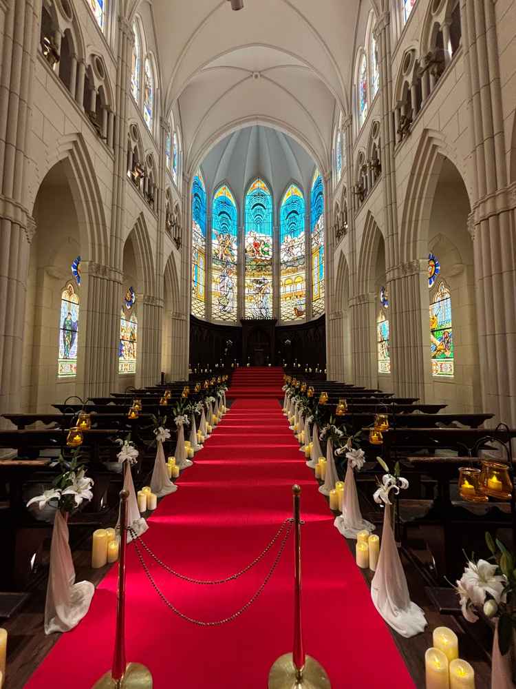 大聖堂のチャペル。天井の高さがかなりあり、上から雪などを降らすことができる。