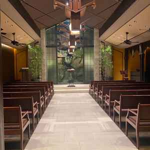 こちらの挙式会場についてはチャペル入る前、入った後の雰囲気が少し変わる感じがしました。