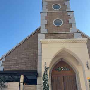 空が見えるチャペル。鐘の音がすごい。