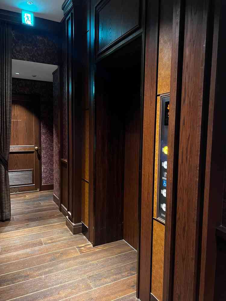 館内がどこを見てもクラシカルで上品な内観でした。