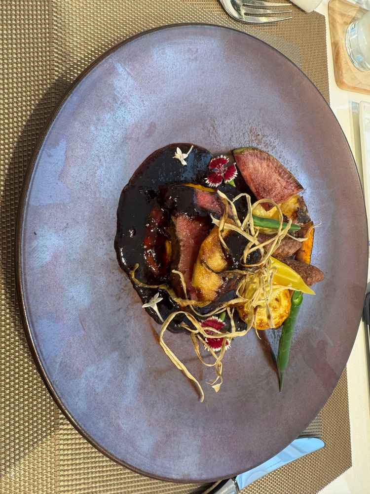 メイン料理の試食。ソースとフォアグラが特に美味しかった。