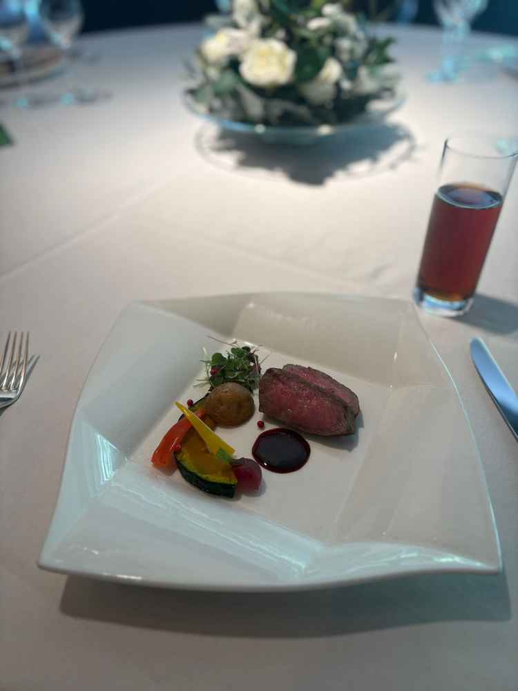 メインディシュの肉料理。試食したいずれの料理も美味しかったです。